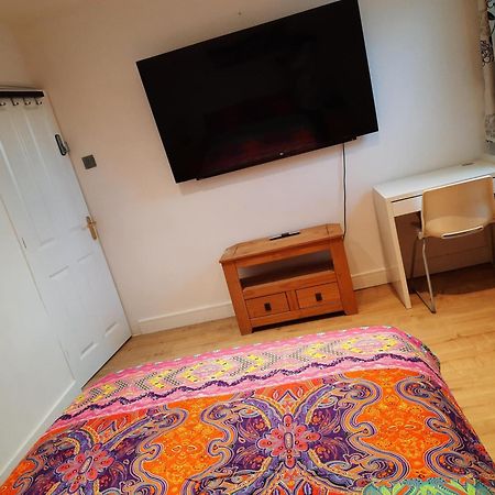 Lovely Home With Full En-Suite Double Bed Rooms Reading Kültér fotó