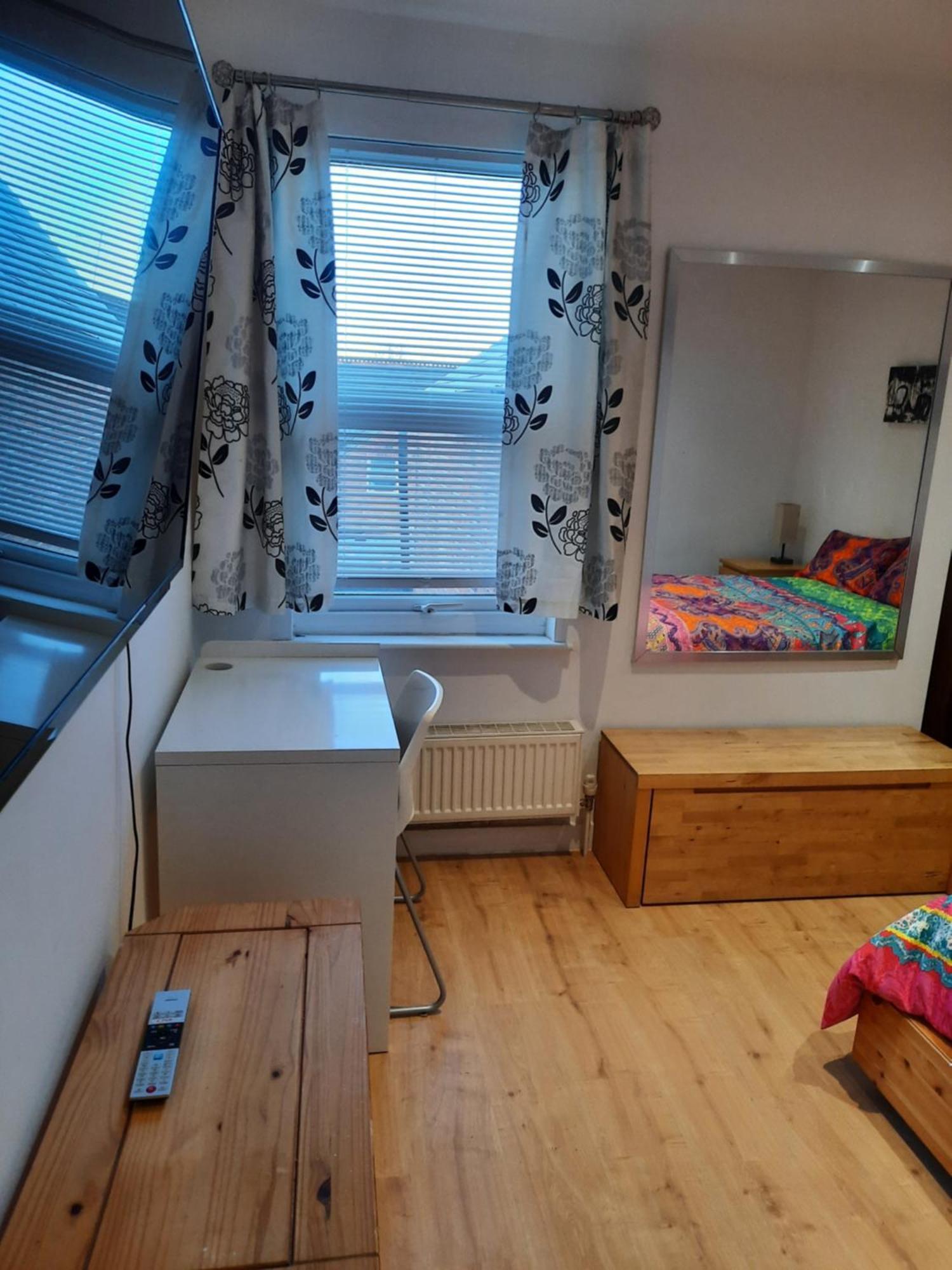 Lovely Home With Full En-Suite Double Bed Rooms Reading Kültér fotó